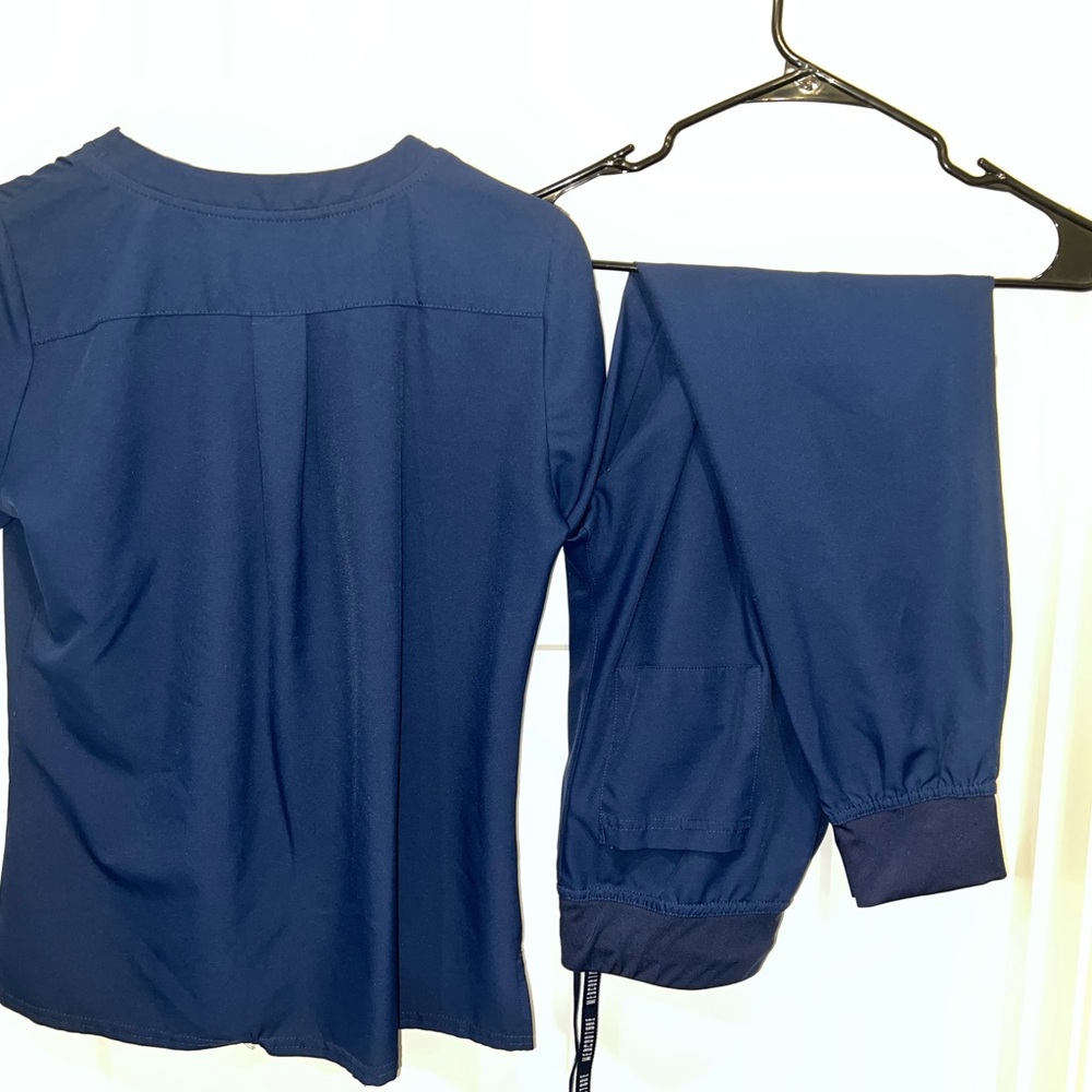 Med Couture “Insight” Navy Blue Small Scrub Set - Picture 2 of 4